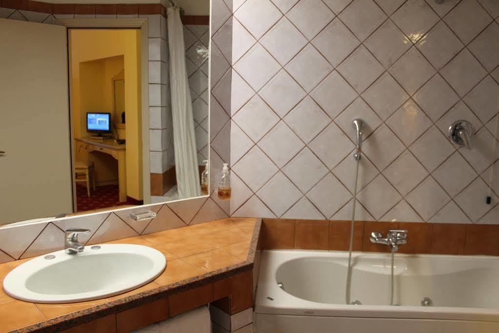 Hotel Grillo Ассеміні Екстер'єр фото
